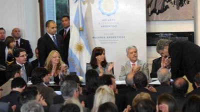 Intendentes santacruceños firmaron convenios por los centros de prevención