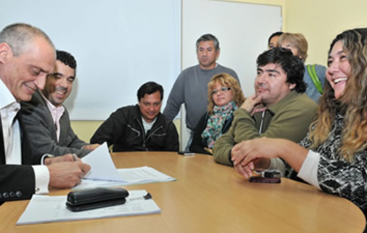Los gremios municipales firmaron el acuerdo de paritarias con el Ejecutivo de Trelew