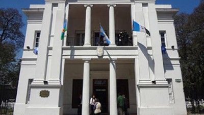 Los municipales de Brown acordaron una mejora del 32 por ciento