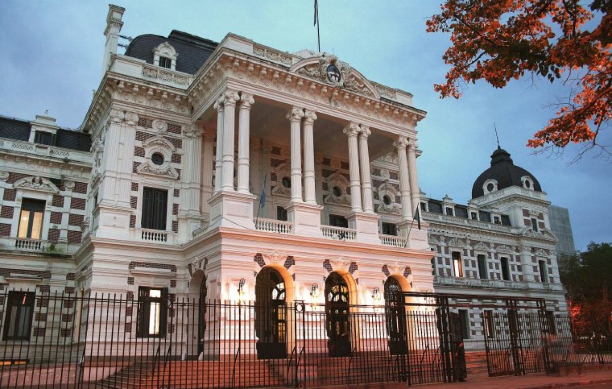 Buenos Aires: El gobierno provincial pagaría sueldos de las policías locales