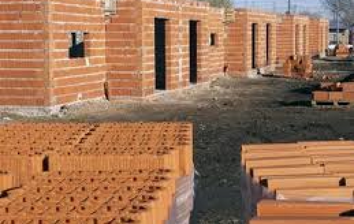 La Municipalidad de Brinkmann construye un grupo de viviendas para familias en riesgo social