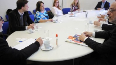 Ciudad seductora: 60 % de los que van a Rosario, regresan