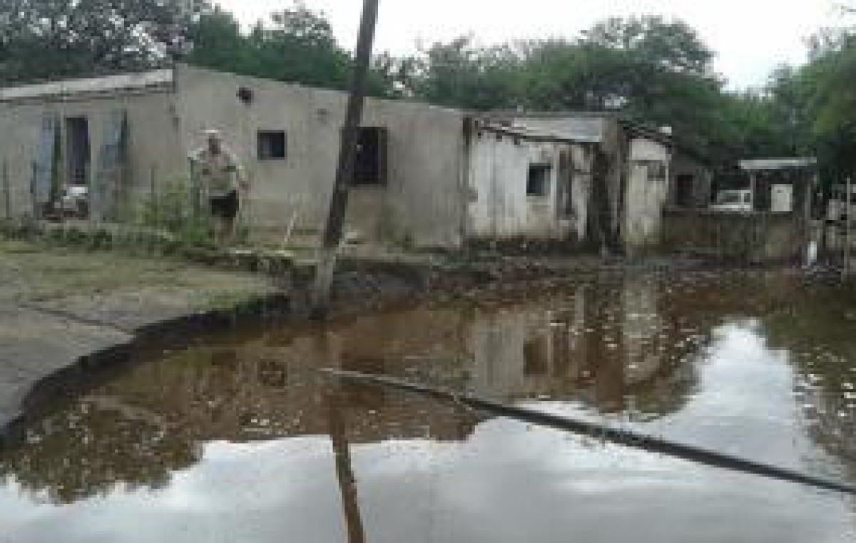 Este de Catamarca: Temporal lleva 30 días y hay temor a la crecida de ríos