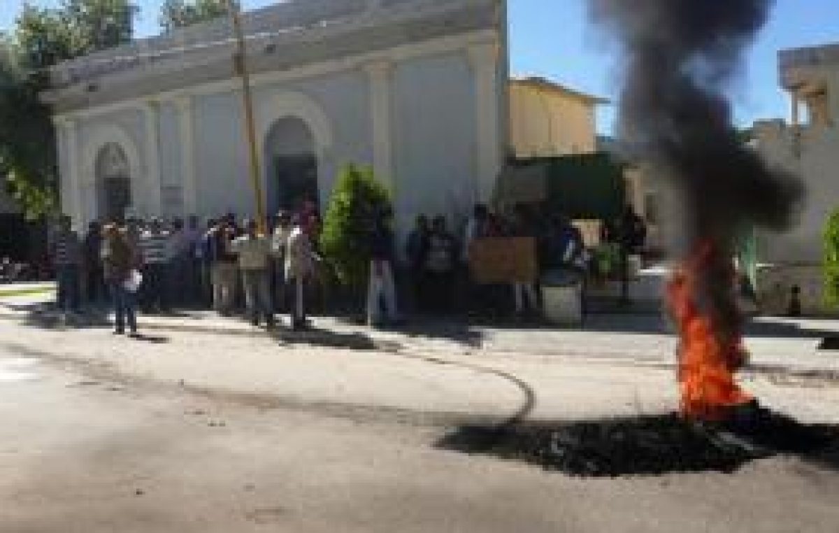 Para cobrar aumento de $ 1.000, municipales de Capayán acuerdan pasar el aguinaldo para agosto