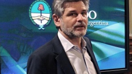 “La integración de los jóvenes debe ocurrir en el sistema educativo y no a través del servicio militar»