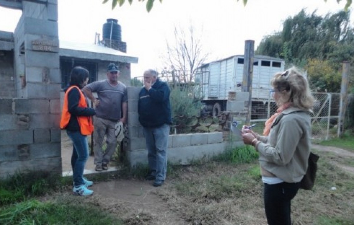 Intendente de Monte Buey y ediles visitan casa por casa a los vecinos