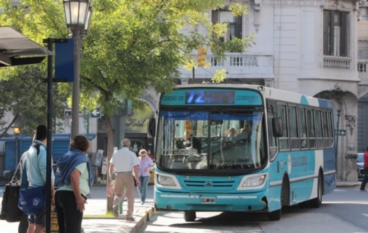 Salvataje de De la Sota para Mestre: Provincia adelanta fondos para choferes