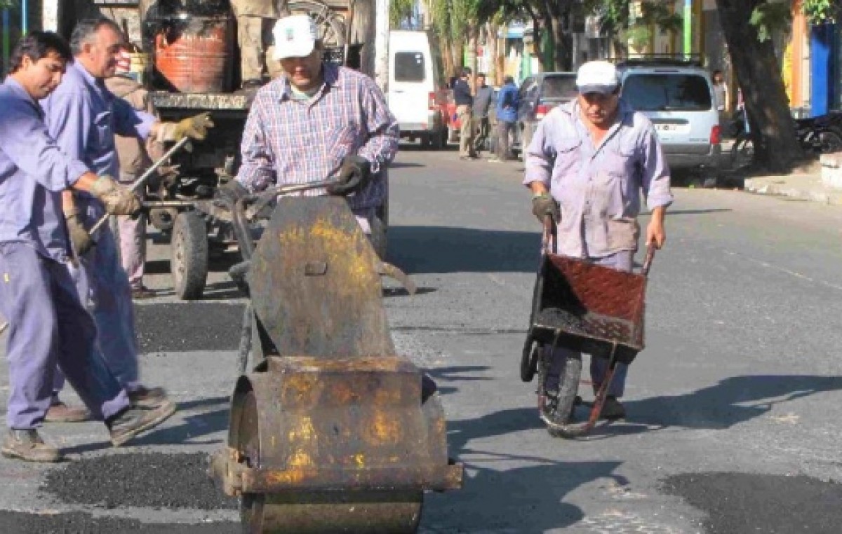 El 70% de los municipios bonaerenses gasta “más de lo aconsejable” en personal