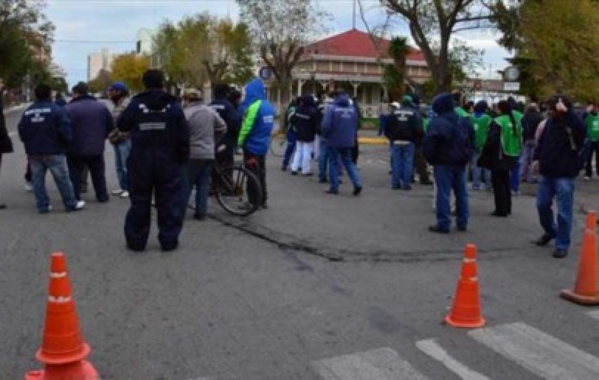 Caos de tránsito en Trelew por un corte