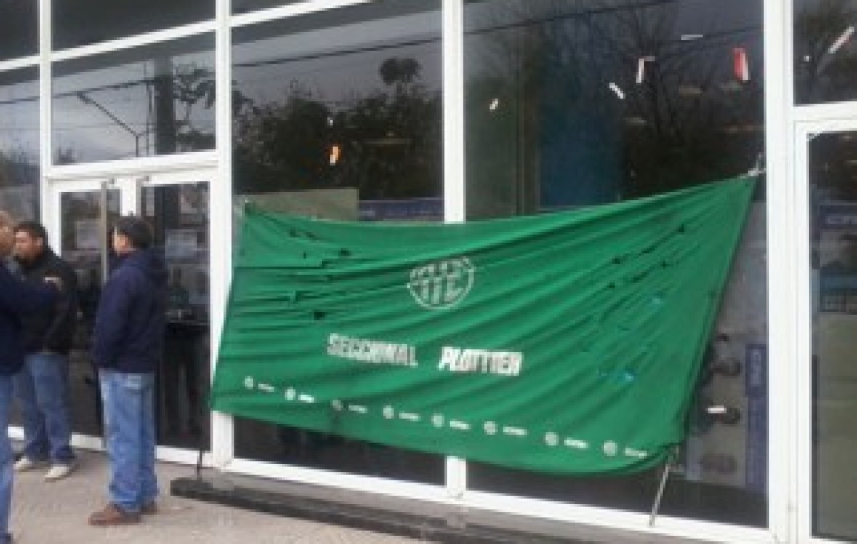 La Policía desalojó la oficina de Recaudaciones de Plottier