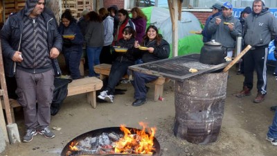 Municipales de Caleta no descartan un corte de ruta