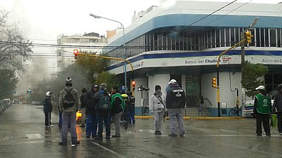 Empleados de barrido de Madryn cortaron calles pidiendo aumento y mejoras laborales