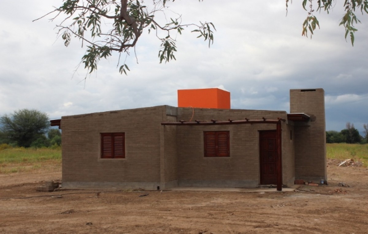 Se invierten entre $ 300 y 350 mil por cada vivienda rural en Catamarca