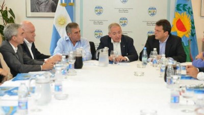 Buscan aflojar la tensión interna en el FR por proyecto para limitar reelecciones