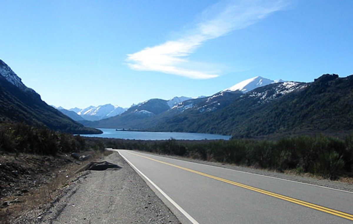 Camino a la autopista de ingreso a Bariloche