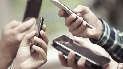 Proponen declarar servicio público a la telefonía móvil