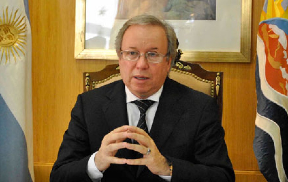 Gobernador de Santa Cruz adelantó que se firma fideicomiso por mil millones de pesos para gasoducto