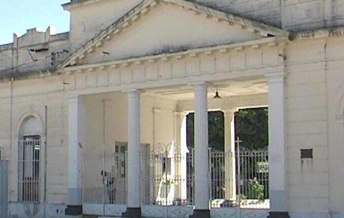 Luego de 30 días , empleados del Cementerio Municipal de Paraná levantaron la protesta.