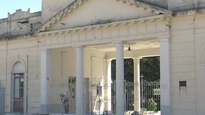 Luego de 30 días , empleados del Cementerio Municipal de Paraná levantaron la protesta.