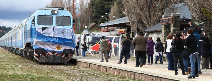 Después de 18 años, arribó un tren que unió Buenos Aires con Bariloche