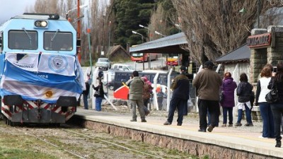 Después de 18 años, arribó un tren que unió Buenos Aires con Bariloche