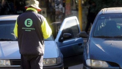 Maipú: quieren usar posnet para cobrar el estacionamiento