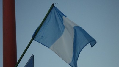 Insólito: Villa Mercedes festejó el Día de la Patria con banderas de Guatemala