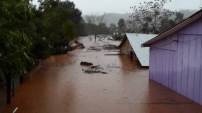 Misiones: Más de 350 familias debieron ser evacuadas en unas ocho localidades afectadas por la crecida de ríos y arroyos