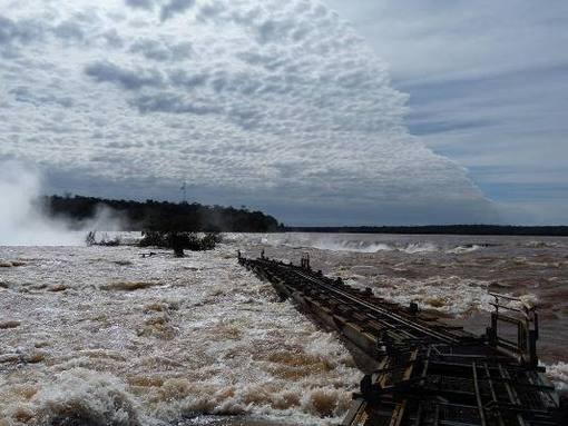 17781_El_agua_aislo_a_la_Garganta_del_Diablo_en_un_espectaculo_inedito_de_las_Cataratas_del_Iguazu