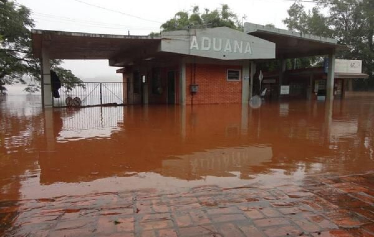 Por fuerte crecida del Uruguay están cerrados los pasos de Alba Posse, San Javier y Panambí