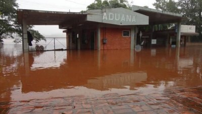 Por fuerte crecida del Uruguay están cerrados los pasos de Alba Posse, San Javier y Panambí