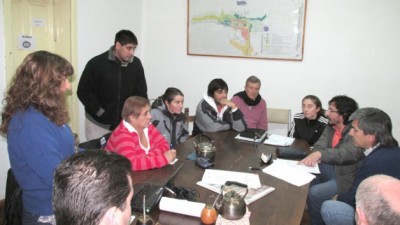Soeme y concejales de Esquel  buscan regular actividad del personal docente del Municipio