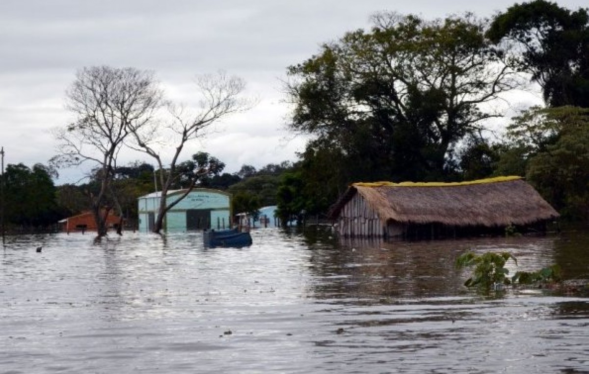 Garaví casi aislada y Garruchos con el agua al borde de la ciudad