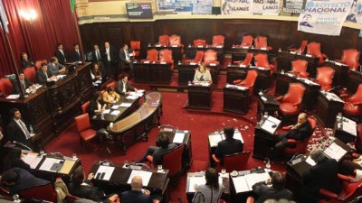 Buenos Aires: Policías municipales, un final abierto y tensión en el Senado