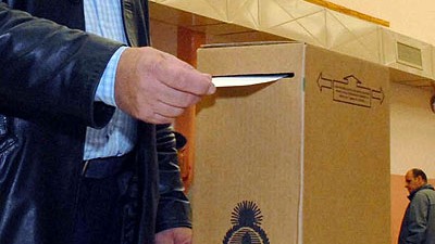 Los candidatos a intendentes y concejales ya están en campaña en Santiago
