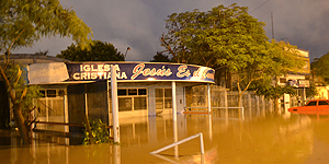 En un lapso breve de tiempo la segunda ciudad de la provincia se inundó completamente, en algunos barrios más y en otros menos