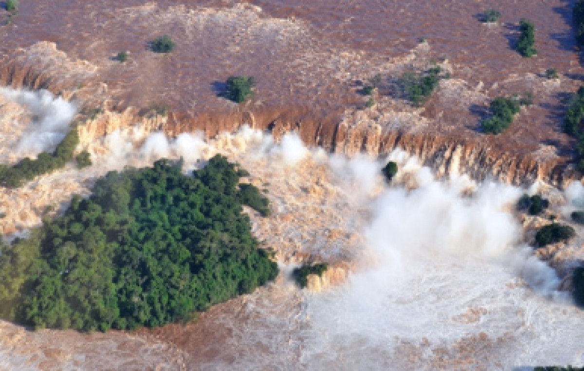 Por crecida del Iguazú, cerraron acceso a los tres circuitos de Cataratas