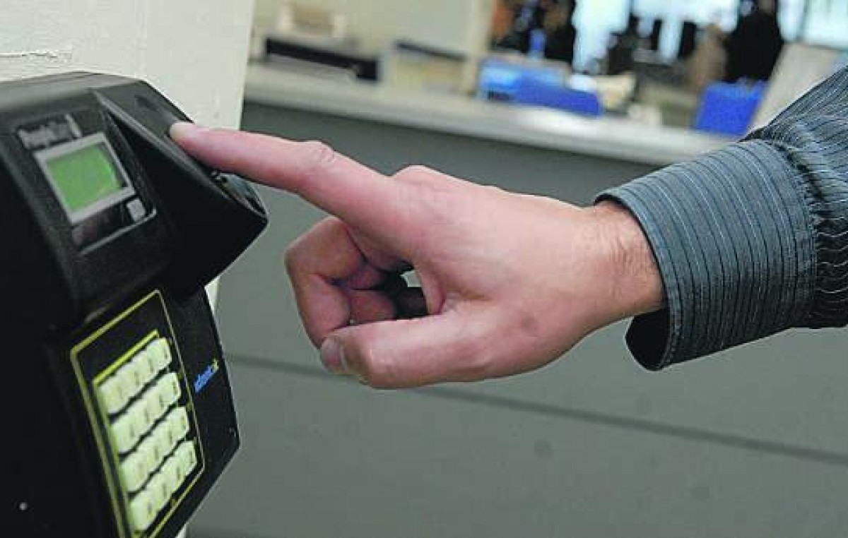 En Plottier controlan a empleados con huellas dactilares