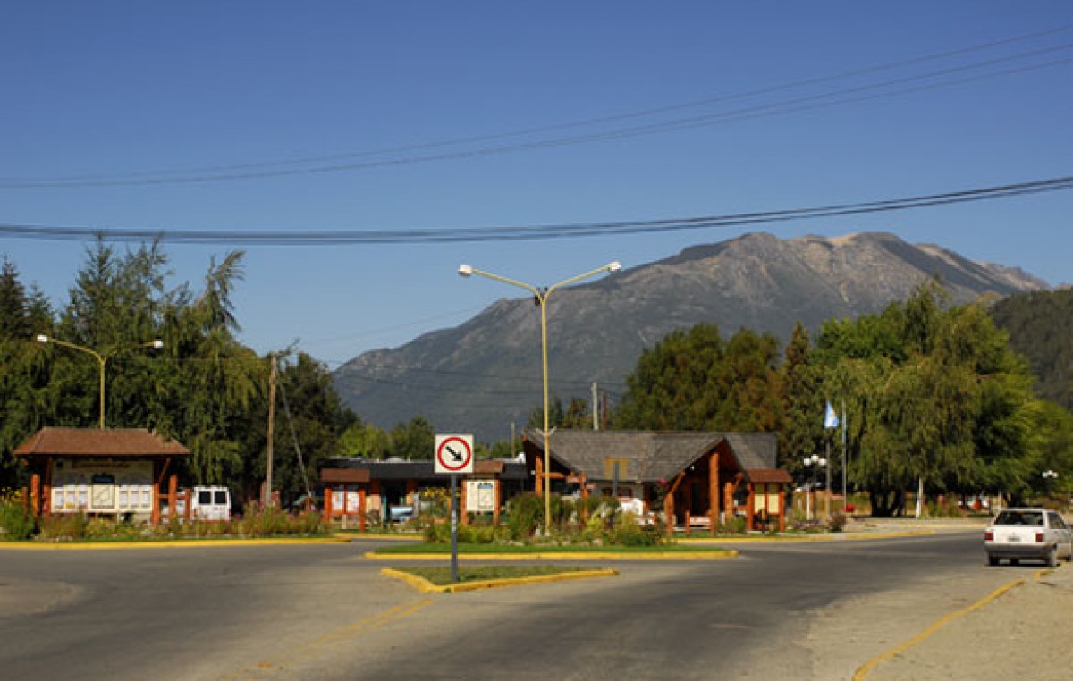 El Gobernador de Chubut entregó 32 viviendas a familias de El Maitén y Lago Puelo