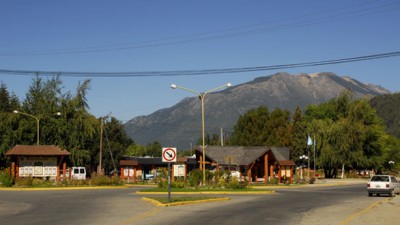 El Gobernador de Chubut entregó 32 viviendas a familias de El Maitén y Lago Puelo