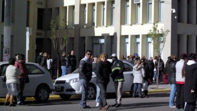 Municipales de Madryn se manifestaron en reclamo al pago de tres categorías