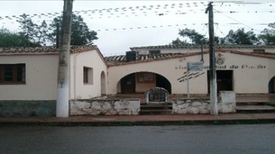 Empleados de Paclín sin cobrar hace meses por pelea política y puja entre intendente, senador y concejales