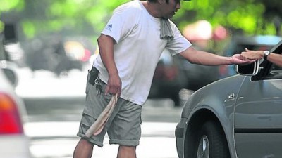 Otra vez arremetieron contra los limpiavidrios y cuidacoches en Mendoza