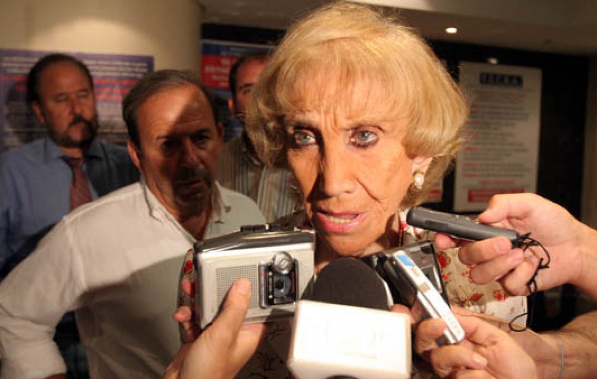 Acusaron de «delincuentes» a intendentes massistas por cobrar una tasa municipal a la nafta