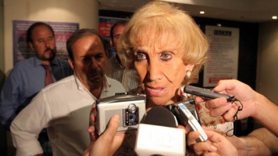 Acusaron de «delincuentes» a intendentes massistas por cobrar una tasa municipal a la nafta