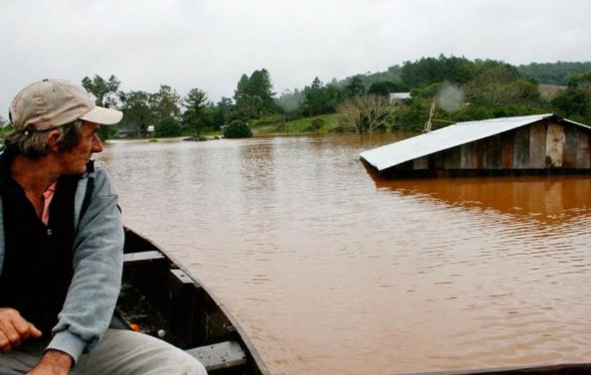 El Uruguay retrocede y deja 7.350 evacuados en Misiones