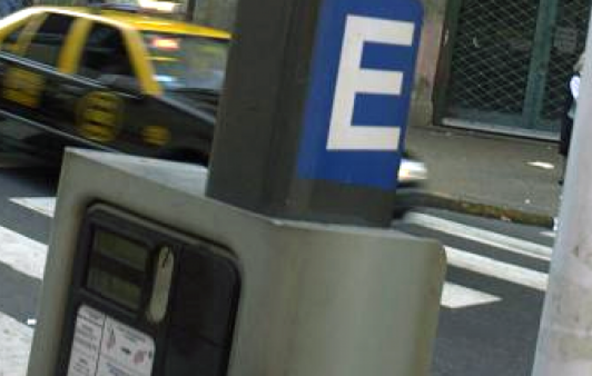 Analizan si estatizan o privatizan otra vez el estacionamiento medido en La Rioja