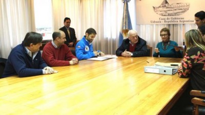 Ushuaia: firman convenio con Provincia para cancelar deudas con obras