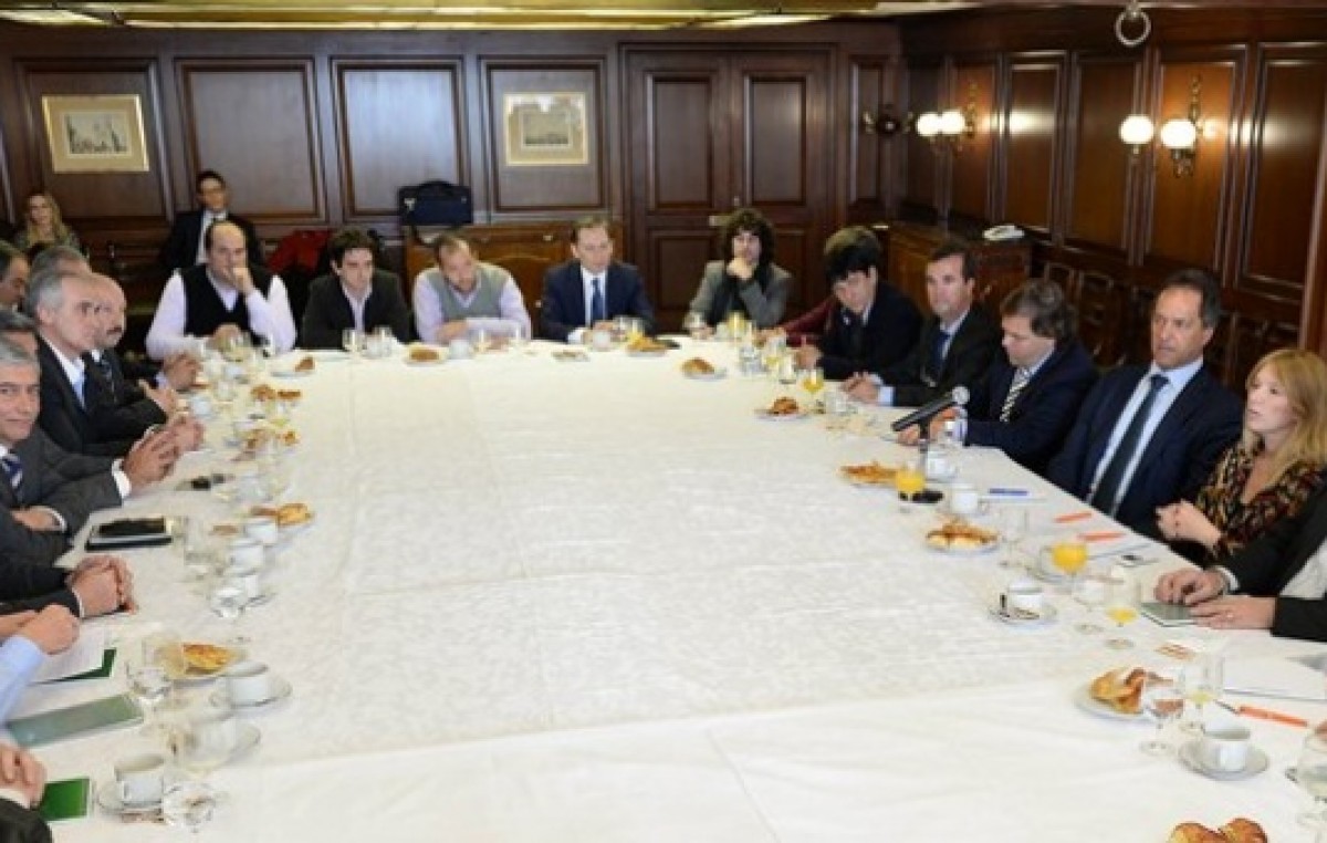 Intendentes Bonaerenses del “Grupo de los 30” se reunieron con Scioli