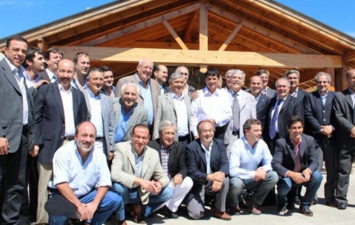 Buenos Aires: La difícil meta del “Grupo de los 30” intendentes, mantener la unidad después de las PASO